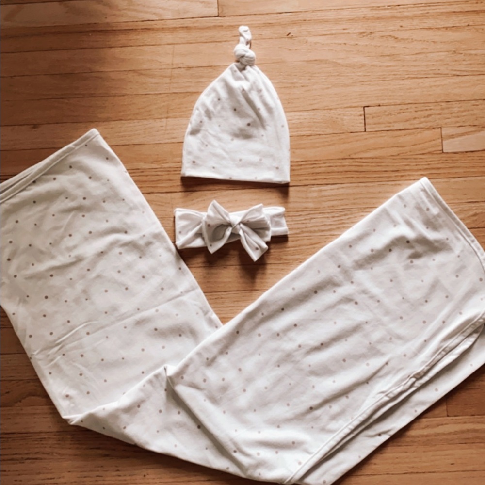 NWOT baby swaddle hat and bow OS